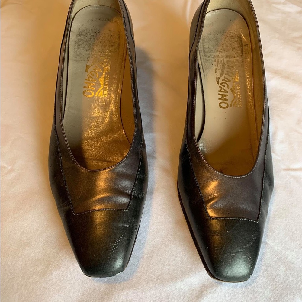 Size 8.5 women’s vintage Salvatore Ferragamo shoes